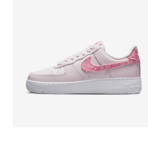 Nike Shoes - NEW - Nike Air Force 1'07
